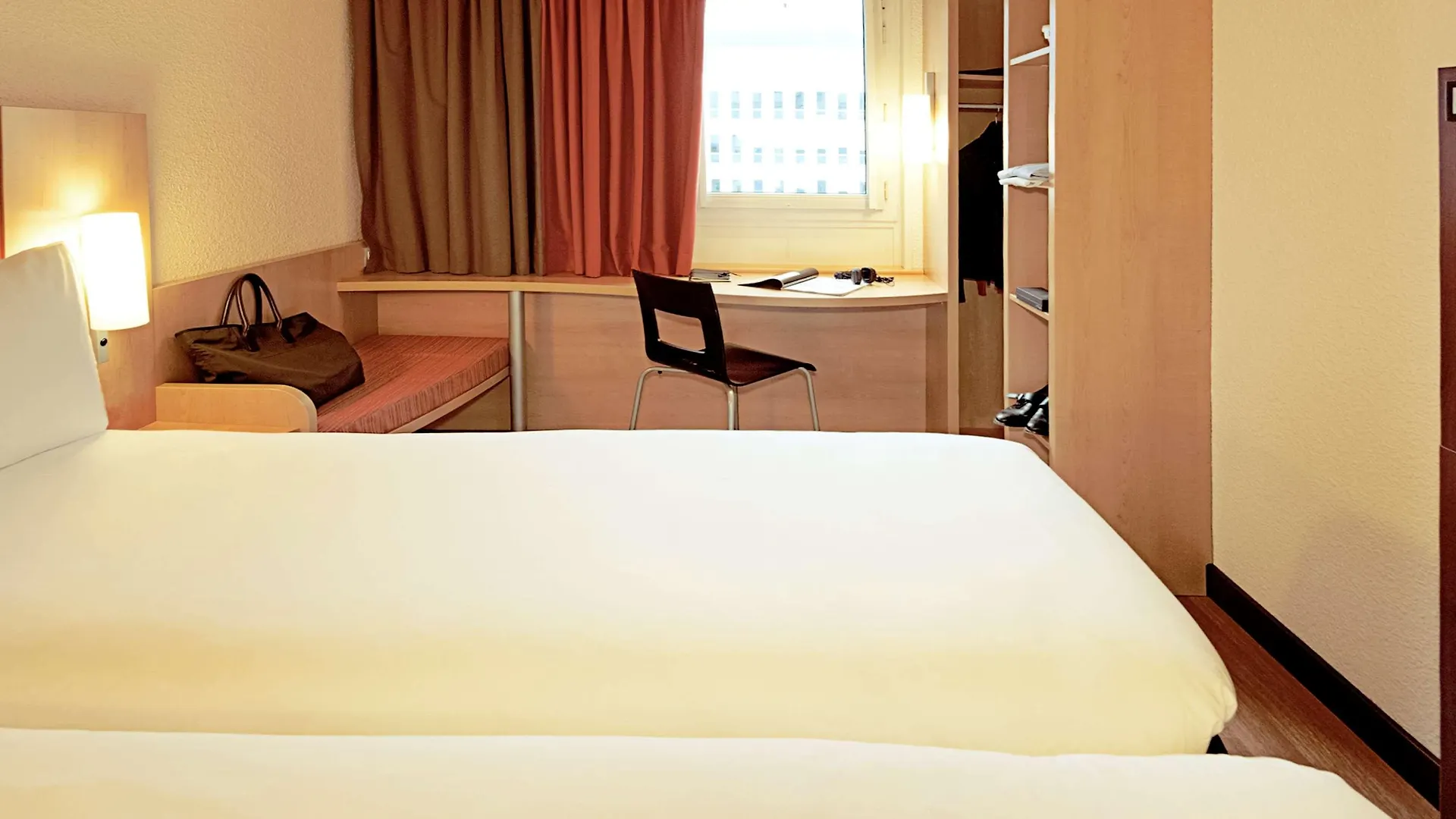 Ibis Charleroi Centre Gare Hotel 3*,  België