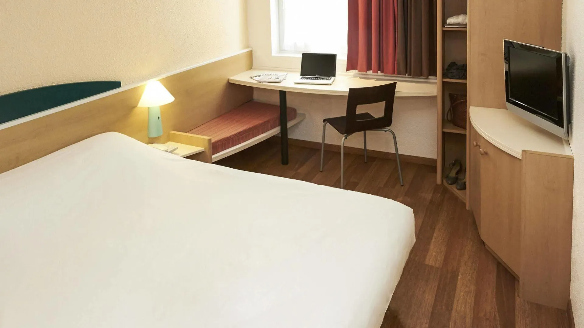 Ibis Charleroi Centre Gare Hotel 3*,